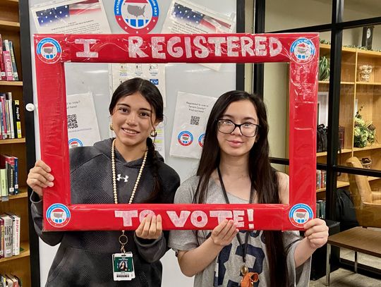 AHS students register to vote