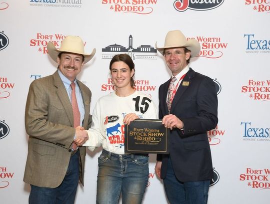 Azle 4-H student earns calf scramble award at Fort Worth Stock Show