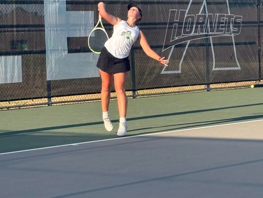 Azle tennis keeps fighting in tight contests