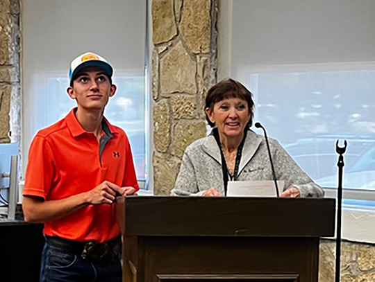 Bennett, Reed take oaths; AISD board elects officers