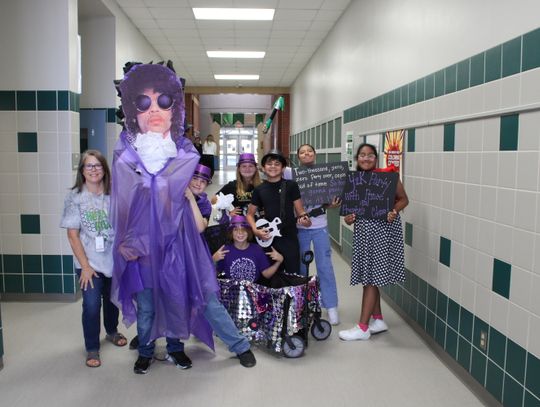 Hoover Elementary rolls into homecoming with chair parade