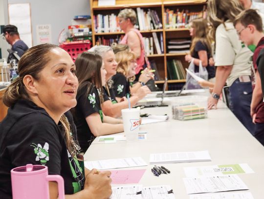 Hoover Elementary students meet teachers