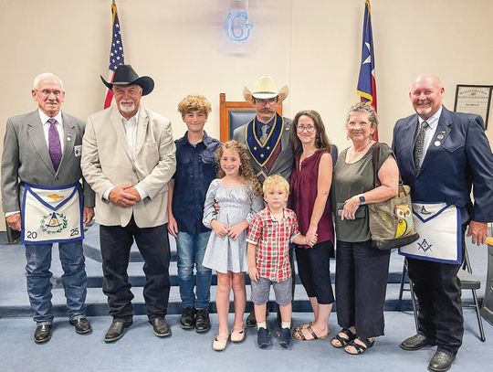 Masons install new officers, present awards