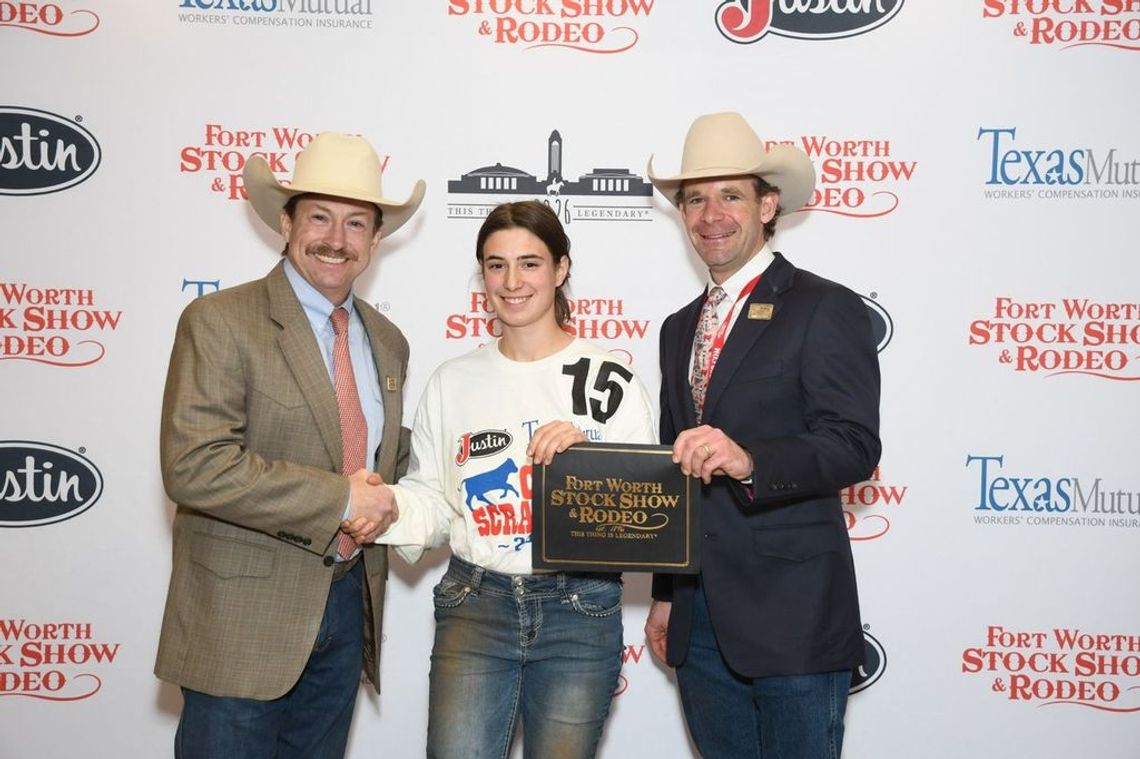 Azle 4-H student earns calf scramble award at Fort Worth Stock Show