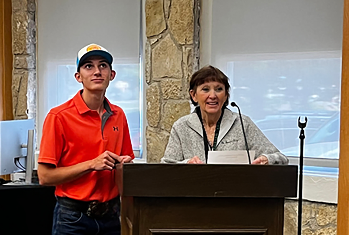 Bennett, Reed take oaths; AISD board elects officers