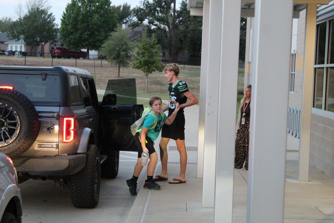 Hornets bring school spirit to elementary campuses Hornets bring school spirit to elementary campuses