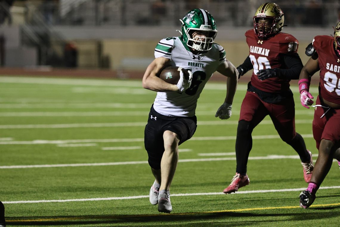 Hornets swarm Saginaw 45-14