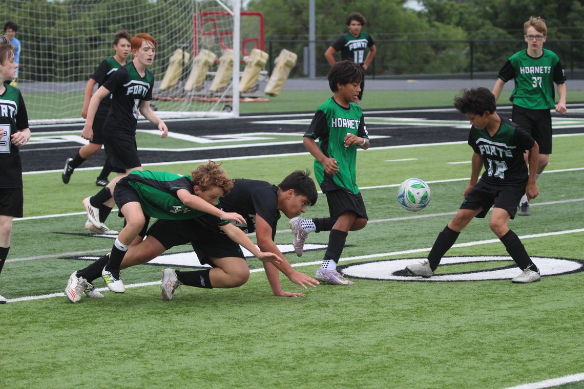 Junior high rivals take center stage at Hornet Stadium Junior high rivals take center stage at Hornet Stadium