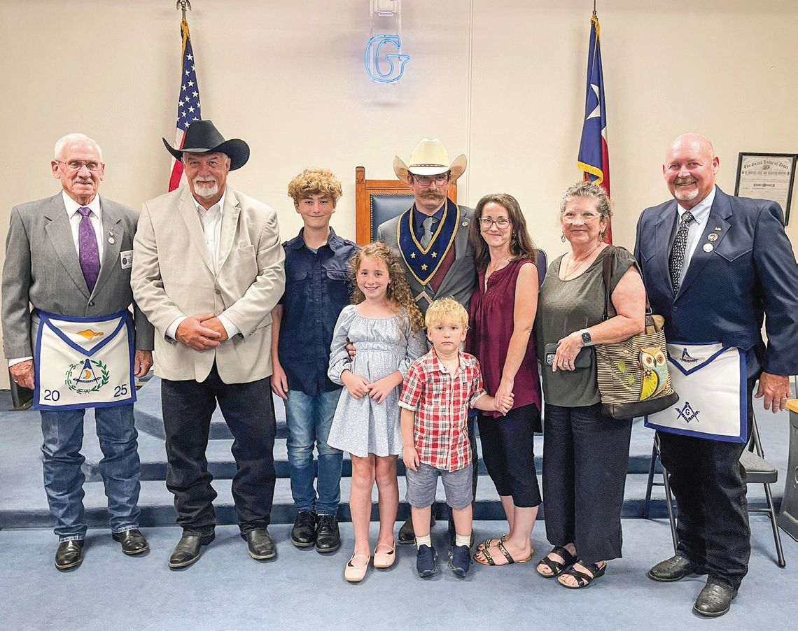 Masons install new officers, present awards