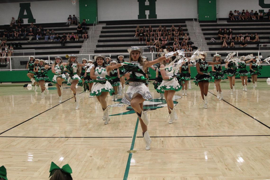 Meet the Hornets fires up Azle crowd Meet the Hornets fires up Azle crowd