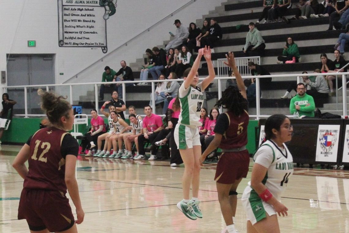 Sifuentes earns first-team honors as Lady Hornets land multiple All-District selections Sifuentes earns first-team honors as Lady Hornets land multiple All-District selections