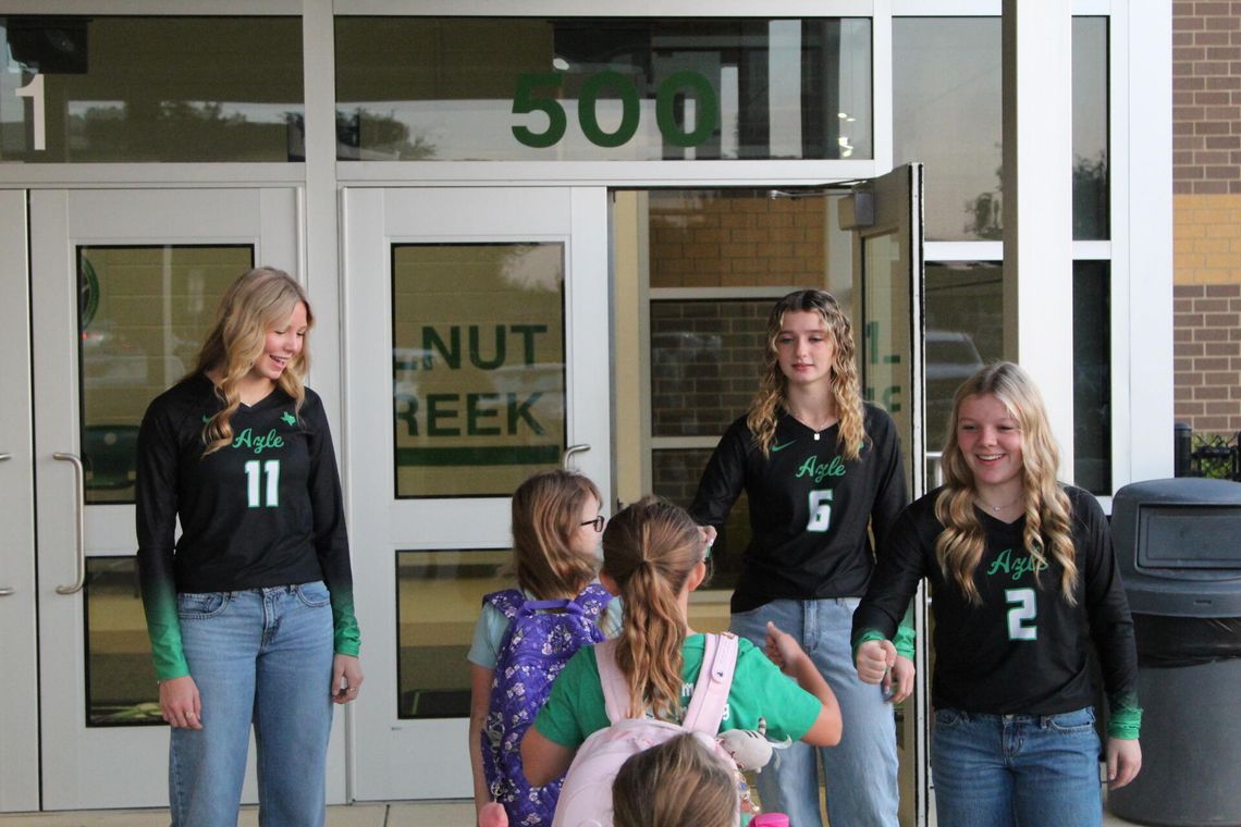 Volleyball players spread Hornet spirit Volleyball players spread Hornet spirit